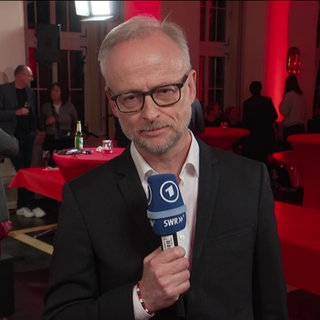 SWR-Reporter bei der SPD-Wahlparty