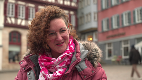 Sara Leicht ist Mitorganisatorin des Frauenstreiks am 9.3.2026. Er findet weltweit und auch in Tübingen statt.