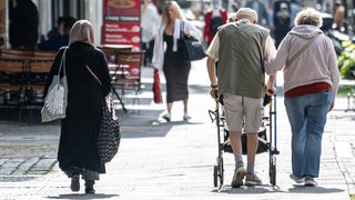 Rassismusmonitor 2026: Menschen aus Baden-Württemberg berichten von Alltagsrassismus.