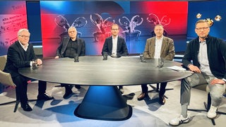 Marc-Oliver Hendriks, Intendant Staatstheater Stuttgart; Arne Braun, Grüne Staatssekretär Kunstministerium, Philipp Zink, Leiter Musikschule Waghäusel und Gerd Beck, Rentner sowie Moderator Florian Weber.