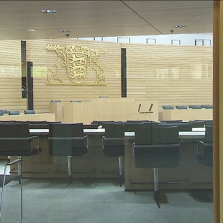 Landtag mit leeren Stühlen