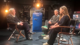 Intendant Marc-Oliver Hendriks (li.) spricht bei "Zur Sache! intensiv" mit Henning Otte und Alexandra Gondorf über Timothy Chalamet und die Opernsanierung. 