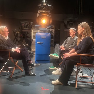 Intendant Marc-Oliver Hendriks (li.) spricht bei "Zur Sache! intensiv" mit Henning Otte und Alexandra Gondorf über Timothy Chalamet und die Opernsanierung. 