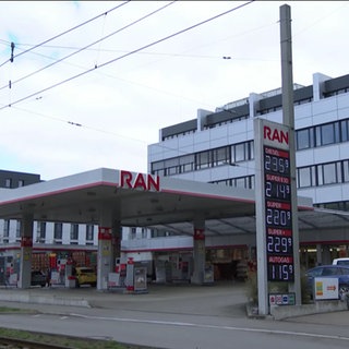 Neue Tankstellen-Regelung 1930