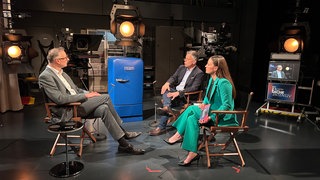 Andreas Schwarz (links), Fraktionsvorsitzender der Grünen im Landtag, im Gespräch mit Henning Otte und Alexandra Gondorf.