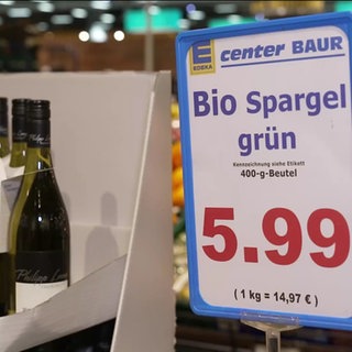 Preisschild mit der Aufschrift Bio Spargel