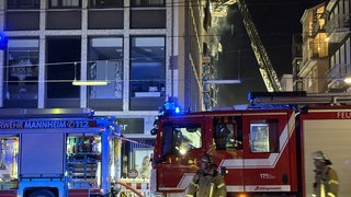 Feuer in der Innenstadt von Mannheim. Bei dem Brand wurden mehrere Menschen verletzt.