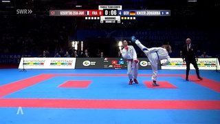 Karate Kämperinnen auf der Matte