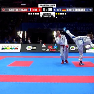 Karate Kämperinnen auf der Matte