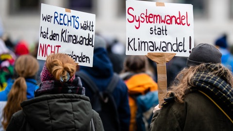 Demonstration von Fridays for Future: Das Thema Klimawandel ist für weniger Jugendliche wichtiger als noch 2021.
