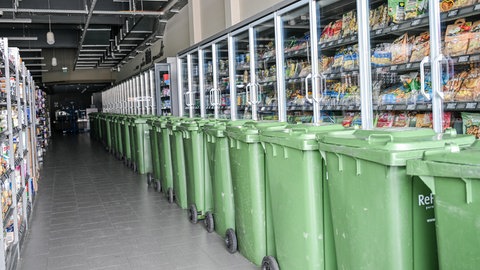 Ein Supermarkt in Wannweil im Landkreis Reutlingen ist von dem Stromausfall betroffen. Tausende gekühlte Lebensmittel müssen voraussichtlich entsorgt werden.