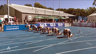 Leichtathleten am Start eines Sprints