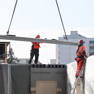 Der Wohnungsbau in Baden-Württemberg ist 2025 weiter zurückgegangen.Auf einer Baustelle für Wohnungen im sozialen Wohnungsbau entstehet in modulbauweise ein neues Quartier.