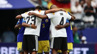 Bei der Fußball-WM der Männer sind religiöse Gesten allgegenwärtig. Solche Symbole können verbinden. Gleichzeitig versuchen Glaubensgemeinschaften, davon zu profitieren.