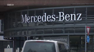 Mercedes-Benz Aufschrift auf dem Firmengebäude