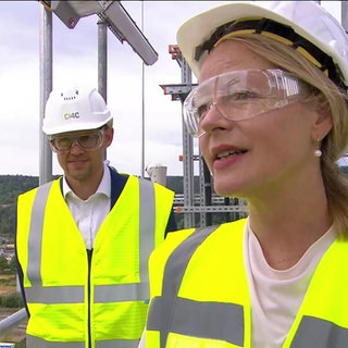 Klimafreundliche Zementproduktion: Pilotanlage in Heidenheim: Landesumweltministerin Walker vor Ort