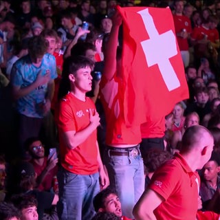 Schweitzer Fußballfans beim Public-Viewing