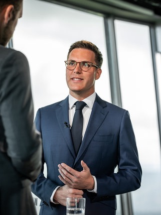 SWR Aktuell-Moderator Georg Bruder im Sommerinterview mit dem baden-württembergischen Innenminister und Vize-Ministerpräsidenten Manuel Hagel (CDU).