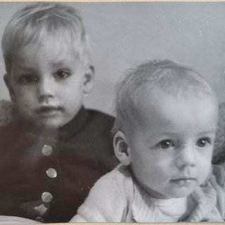 Stephan (rechts) und sein älterer Bruder waren Wochenkrippenkinder.