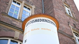 Außenaufnahme des Landesmedienzentrums Baden-Württemberg am Standort Karlsruhe.