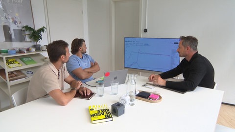 Markus Unger,  Marius Kütemeyer und Dominik Maier (v.l.n.r.) forschen für den perfekten Espresso.