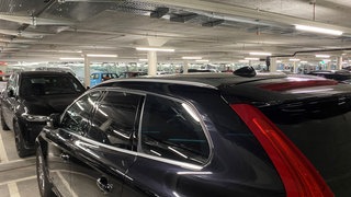 Basel teilt die Autos ab nächstem Jahr bei den Anwohner- und Pendlerparkkarten in drei Kategorien ein.