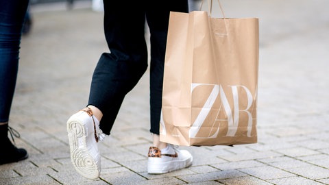 Der spanische Modehersteller Zara zieht ins leerstehende Modehaus Kaiser in der Freiburger Innenstadt.