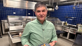Ein israelisches Gericht in einem arabischen Restaurant - dafür wurde Bilal Aloge wochenlang angefeindet. Jetzt eröffnet der Muslim ein Lokal, das ausschließlich israelische Speisen anbietet. 