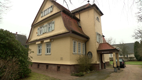 In diesem Haus in Königsfeld (Schwarzwald-Baar-Kreis) hat Familie Schweitzer gewohnt. Heute erinnert hier eine Ausstellung an Albert und Helene Schweitzer.