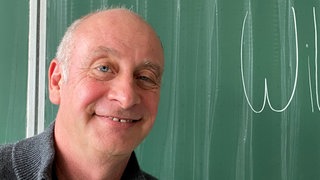 Emmanuel Peterfalvi will für seine Arbeit mit Schülern zum Thema "Demokratie" dieses Jahr eine Stiftung gründen.
