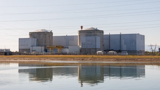 Das französische Atomkraftwerk Fessenheim steht am Ufer des Rheinseitenkanals.