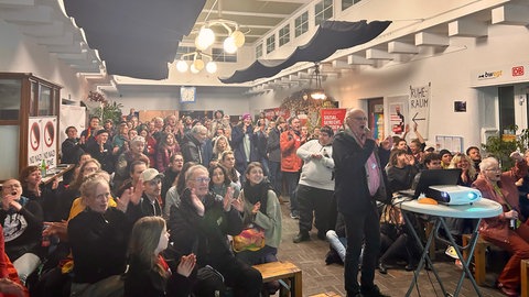 Jubel bei der Wahlparty der Linken in Freiburg