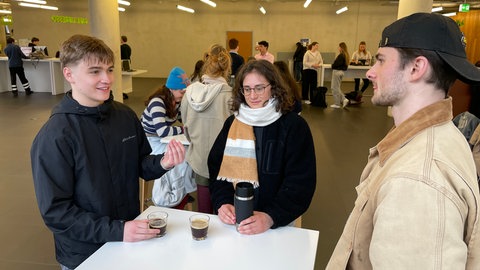 US-amerikanische und deutsche Studierende im Gespräch