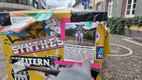 "Geben Sie uns eine Chance, lernen Sie uns kennen" - ein Wohnungsgesuch in Freiburg. Der Markt ist extrem angespannt. 