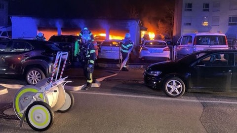 Beim Malteser Hilfsdienst in Freiburg haben mehrere Fahrzeuge gebrannt.