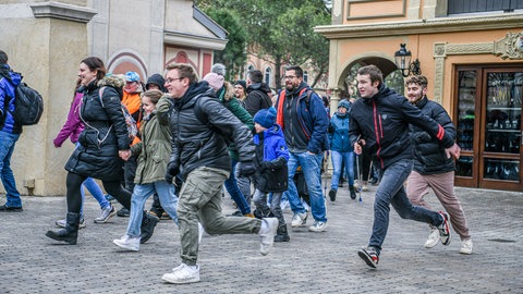 Der Besucher-Ansturm beim Pre-Opening des Europa-Parks, eine Woche vor der offiziellen Saisoneröffnung. Der Freizeitpark in Rust feiert dieses Jahr sein 50-jähriges Bestehen.