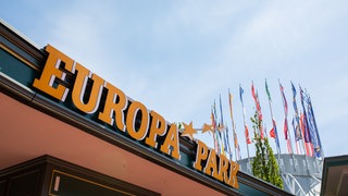 Das Logo des Europa-Parks am Eingang des Parks.