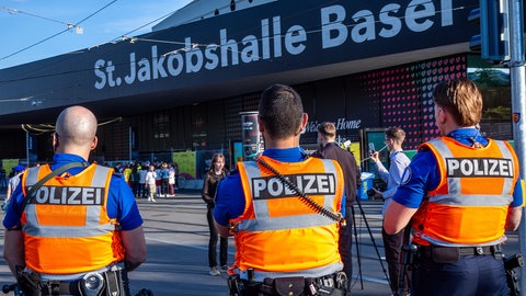 Terrorabwehr an einer Straße.
