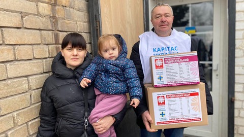 Hilfspakete wurden an Flüchtlinge durch die Caritas Ukraine verteilt. Caritas International mit Sitz in Freiburg hat seinen Jahresbericht für 2024 vorgelegt. (Archivbild)