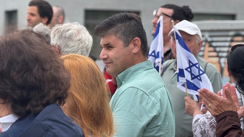 Bilal Aloge, Betreiber des israelischen Restaurants Jaffa in Freiburg, freut sich über die Solidarität nach der Eier-Attacke.