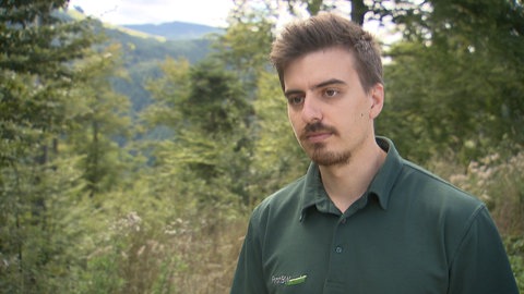 Vincent Baur von ForstBW Forstbezirk Hochschwarzwald zu den Bodenschutzkalkungen im Kreis Breisgau-Hochschwarzwald.
