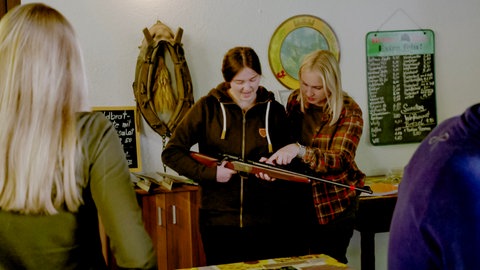 Angehende Jägerinnen und Jäger bei der Ausbildung im Kreis Waldshut.