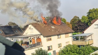 In Schutterwald ist am Sonntagmorgen ein Feuer im Dachstuhl eines Wohnhauses ausgebrochen.