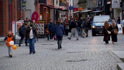 Menschen aus Schweiz kaufen immer öfter im grenznahen Deutschland und Frankreich ein.