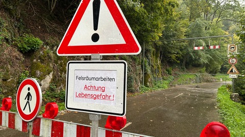 Die Arbeiten zur Felssicherung und Wiedereröffnung der Albtalstrasse haben nach 10 Jahren begonnen