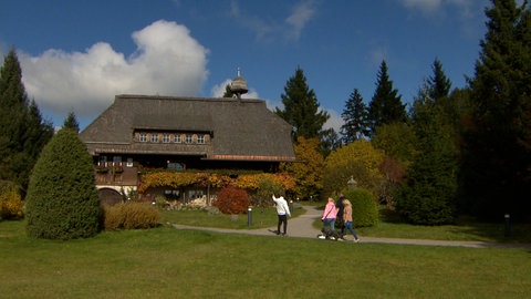 Das Hüsli in Grafenhausen: Heimatmuseum und einstige Kulisse in der Serie "Die Schwarzwaldklinik". Immer noch kommen viele Menschen gern zum einstigen Wohnhaus von Serienheld Professor Brinkmann.