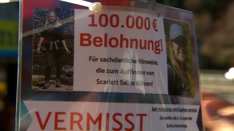 Die Mitglieder einer Facebook-Gruppe starten immer wieder Suchaktionen im Schwarzwald nach der vermissten Scarlett.