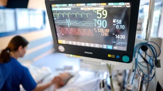 Eine Intensivstation in einem Krankenhaus. 