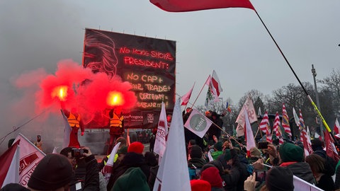 Pyrotechnik bei einem Protest.