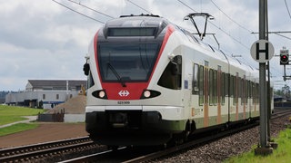 Inter City Zug der Schweizer Bundesbahn im Kanton Aargau